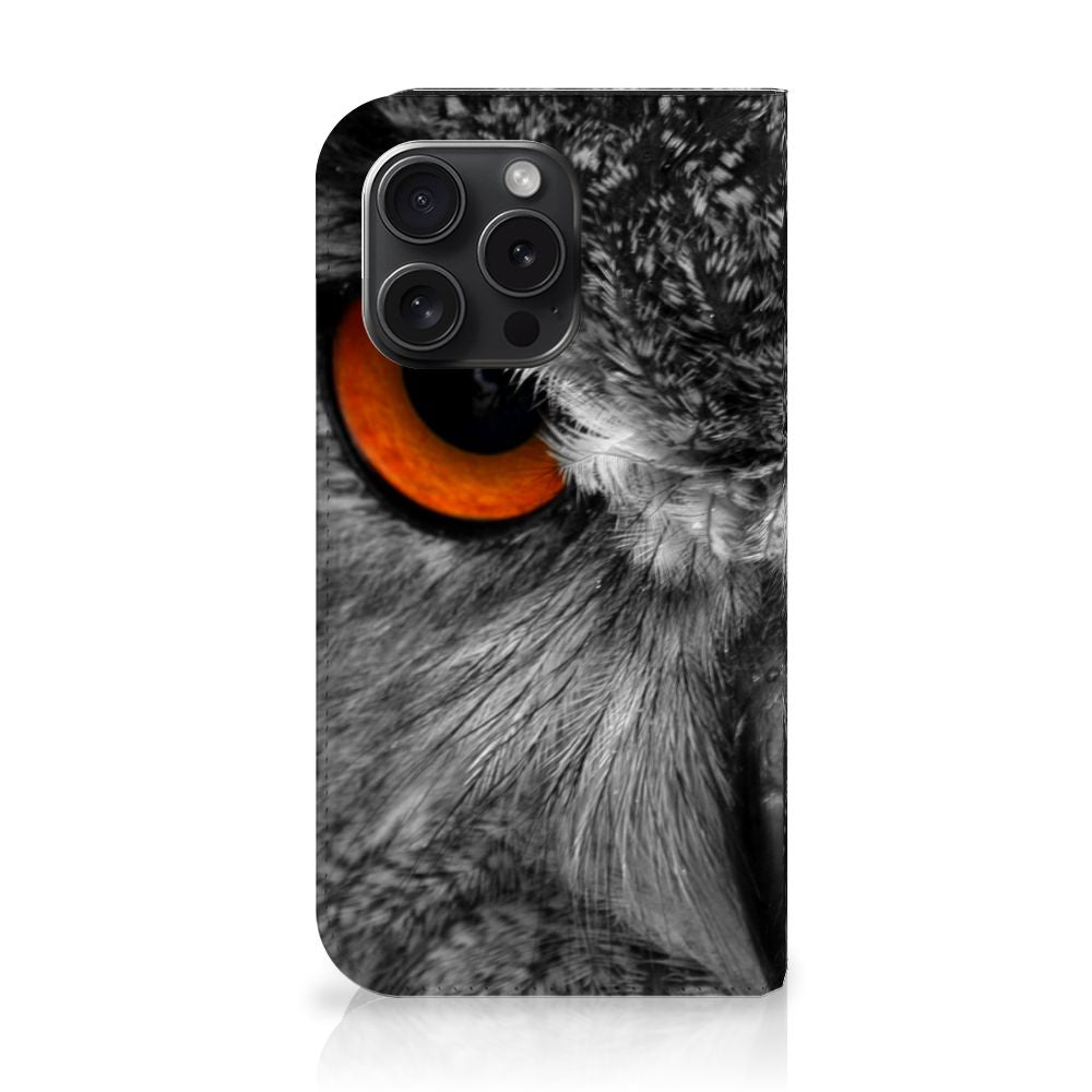 iPhone 15 Pro Hoesje maken Uil met close-up van een uil en opvallende oranje ogen 🦉