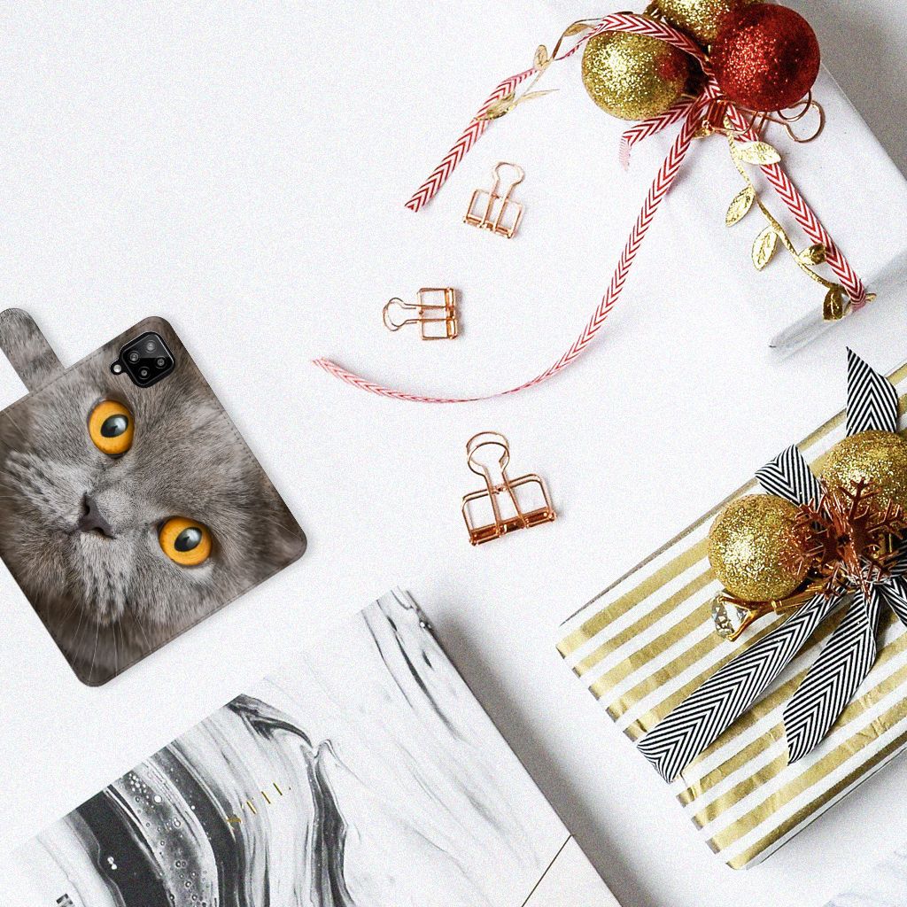Telefoonhoesje met Pasjes Samsung Galaxy A22 4G | M22 Britse Korthaar met opvallende kat en feestelijke decoraties.