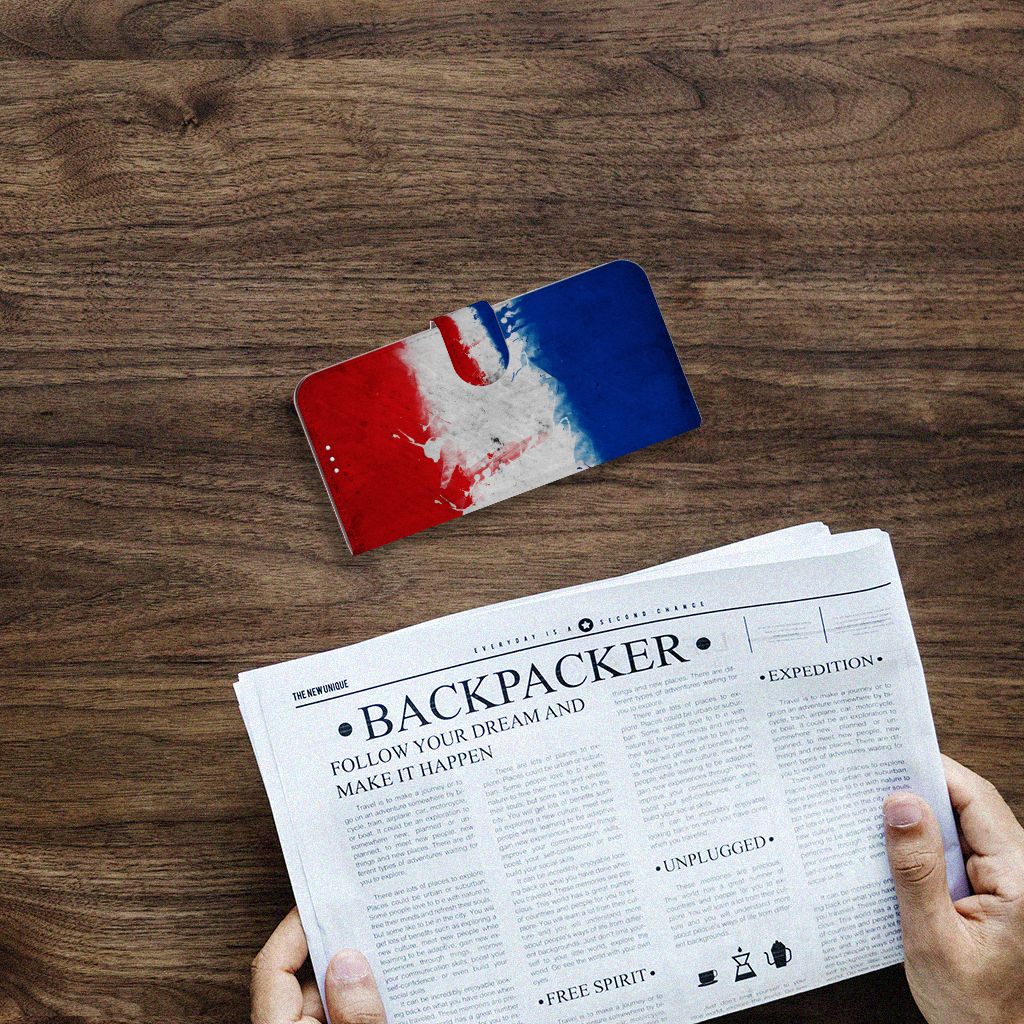 OnePlus 9 Bookstyle Case Nederland met artistiek ontwerp van de Nederlandse vlag op een houten tafel.