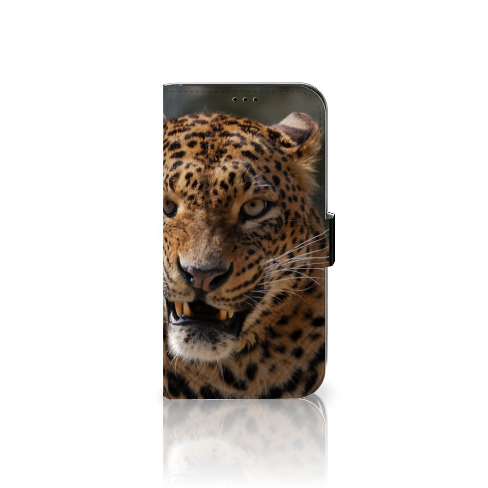 Close-up van iPhone 13 Pro Max Telefoonhoesje met Pasjes Luipaard 🐆 met een gedetailleerde afbeelding van een luipaard.