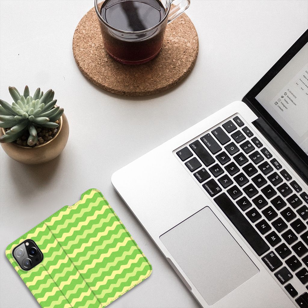 iPhone 14 Pro Hoesje met Magneet Waves Green