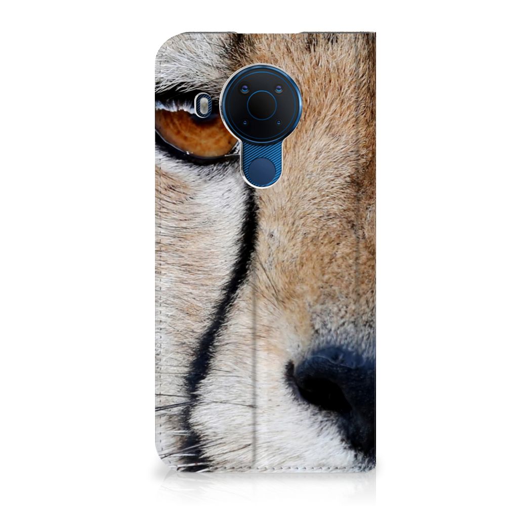 Nokia 5.4 Hoesje maken Cheetah met close-up afbeelding van een jachtluipaard oog en gezicht.