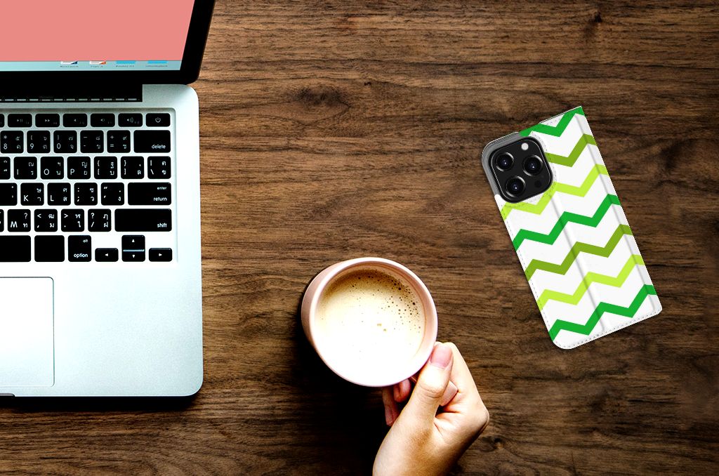 iPhone 13 Pro Hoesje met Magneet Zigzag Groen - B2C Telecom