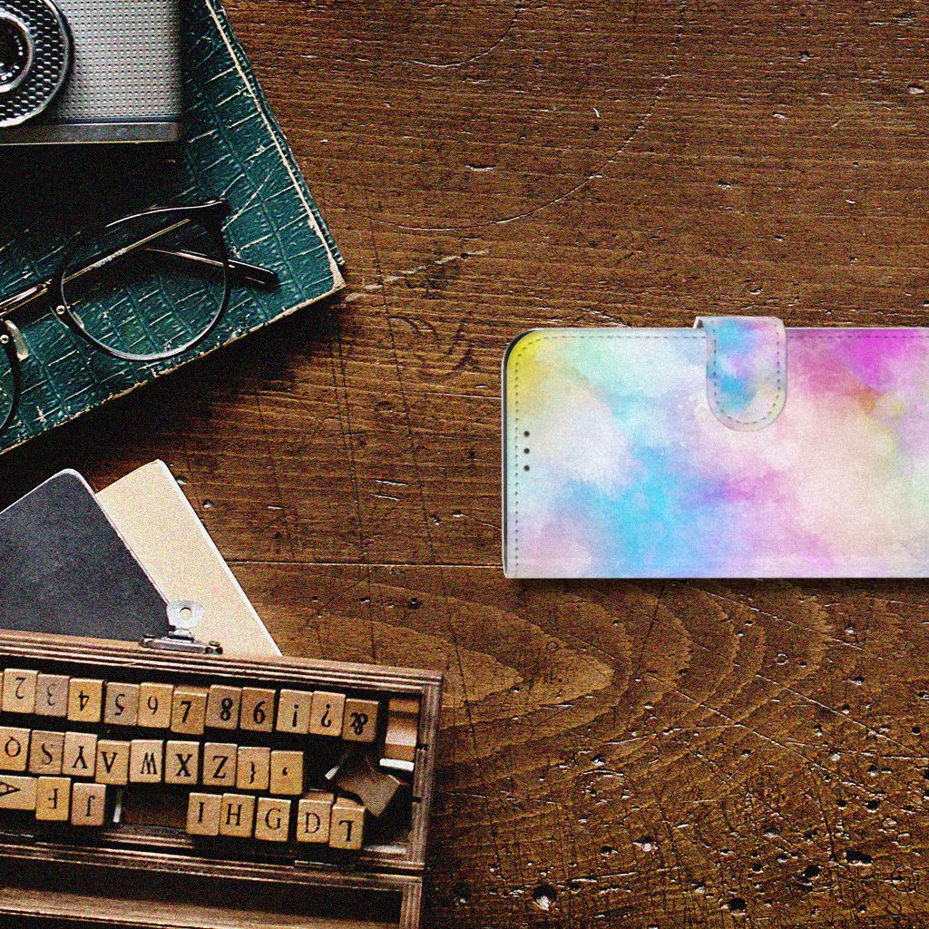 Hoesje Samsung Galaxy Xcover 5 Watercolor Light op een houten tafel met bril en camera