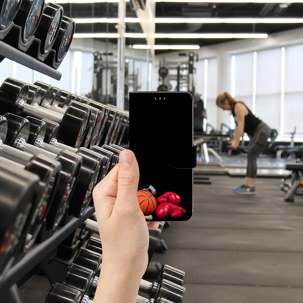 Sony Xperia 10 IV Wallet Case met Pasjes Sports in hand, met sport afbeeldingen en gewichten op de achtergrond.