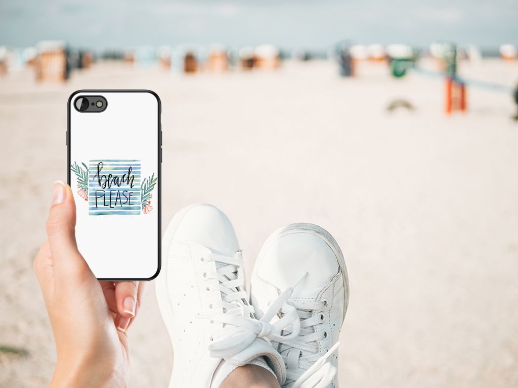 iPhone SE 2022 | SE 2020 | 7/8 Hoesje Boho Beach op het strand met sneakers en hand.