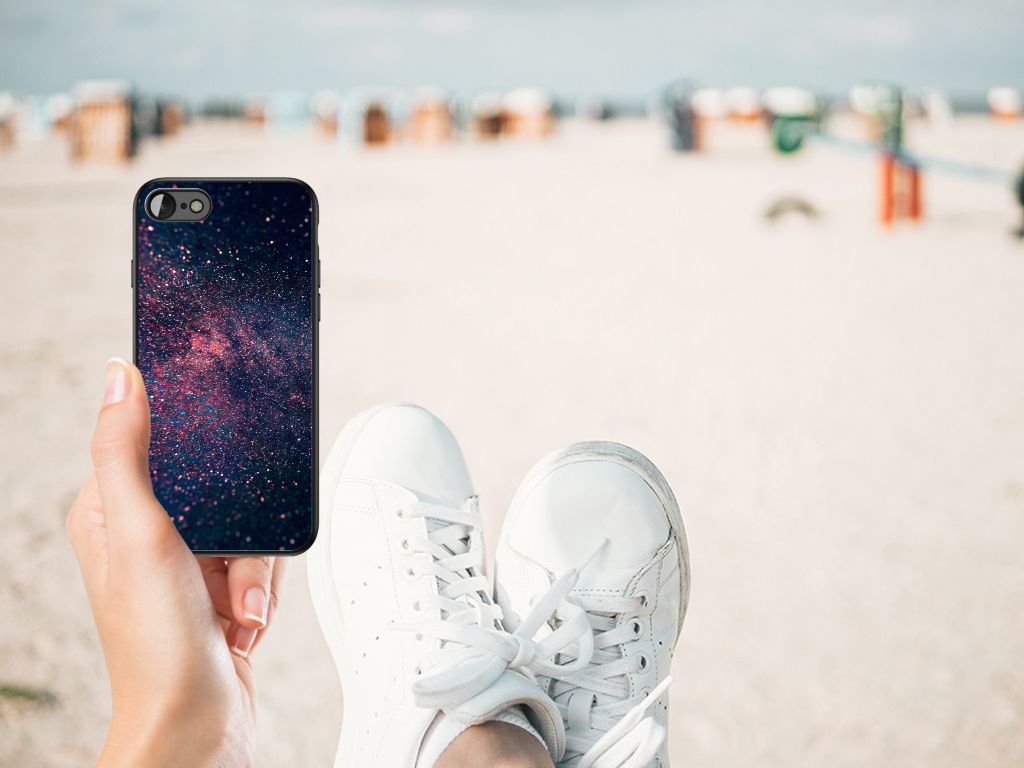 iPhone SE 2022 | SE 2020 | 7/8 Backcover Stars in hand with beach background and white sneakers.