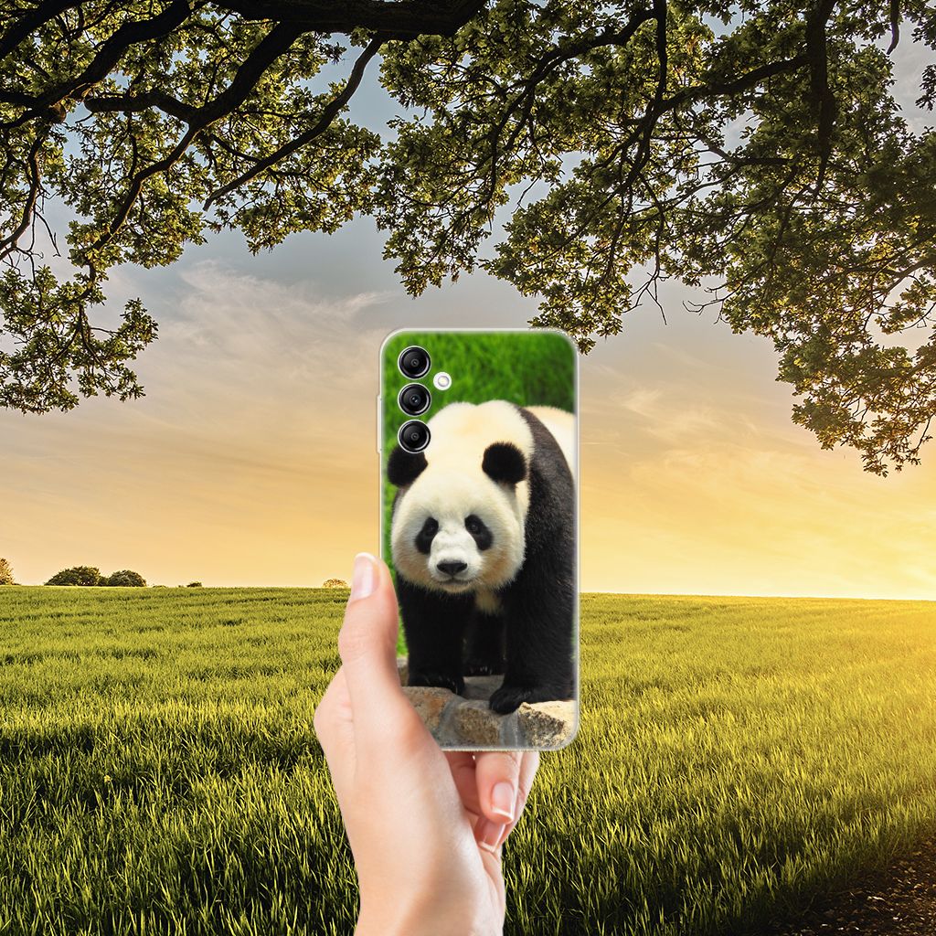 Samsung Galaxy A14 5G TPU Hoesje Panda met afbeelding van een panda in natuurlijk landschap