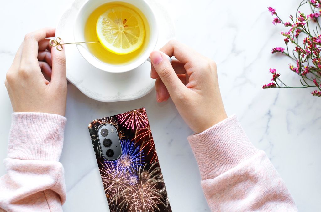 Motorola Edge 30 Pro Hippe Standcase Vuurwerk - B2C Telecom