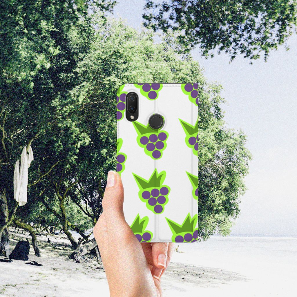 Huawei P Smart Plus Flip Style Cover Druiven