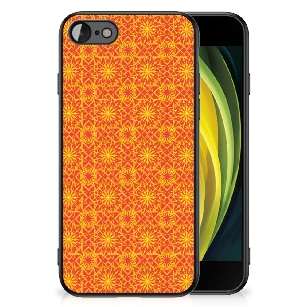 iPhone SE 2022 | SE 2020 | 7/8 Back Case Batik Oranje met opvallend oranje patroon en schokabsorberend ontwerp.
