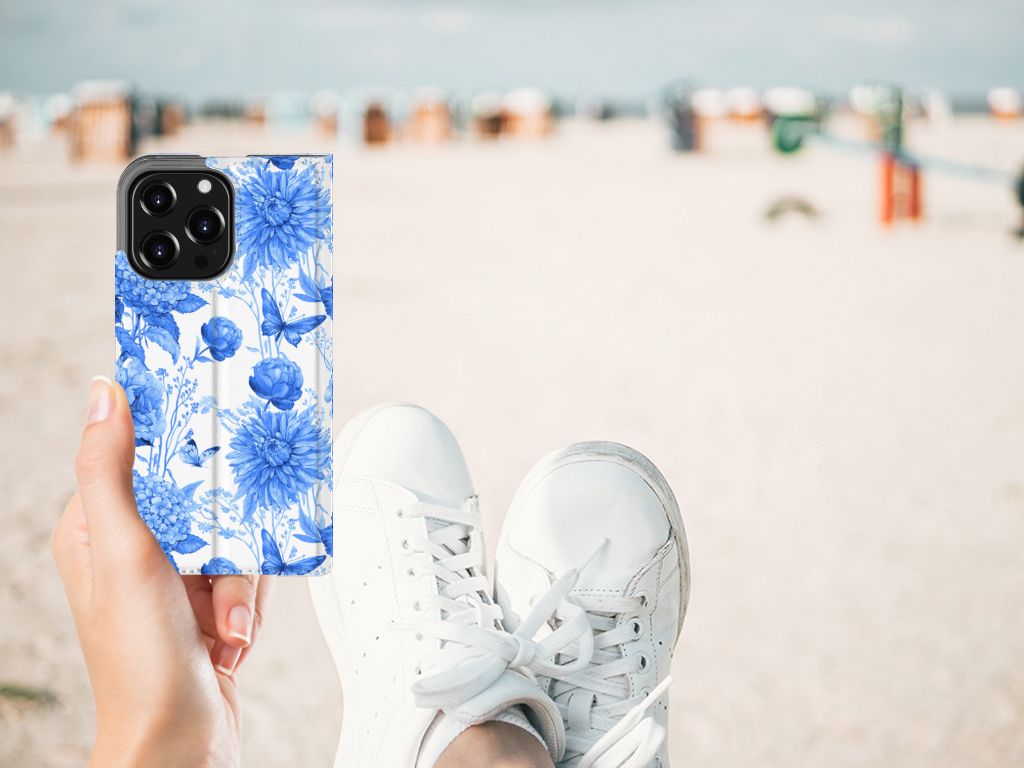 Smart Cover voor iPhone 13 Pro Flowers Blue met prachtig blauw bloemen design, perfect voor de zomer 🌸.
