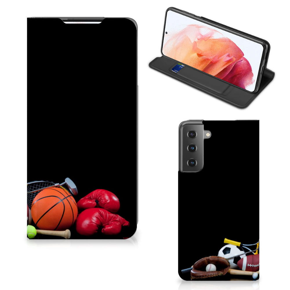 Samsung Galaxy S21 Hippe Standcase Sports met sportafbeeldingen en een houder voor pasjes.