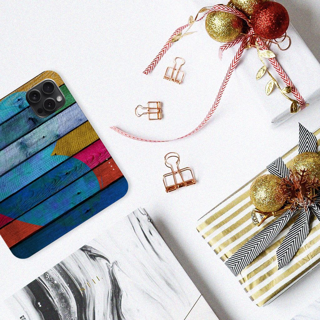 iPhone 15 Pro Book Wallet Case Wood Heart - Cadeau voor je Vriend met kleurrijk design en feestelijke decoraties 🎁.