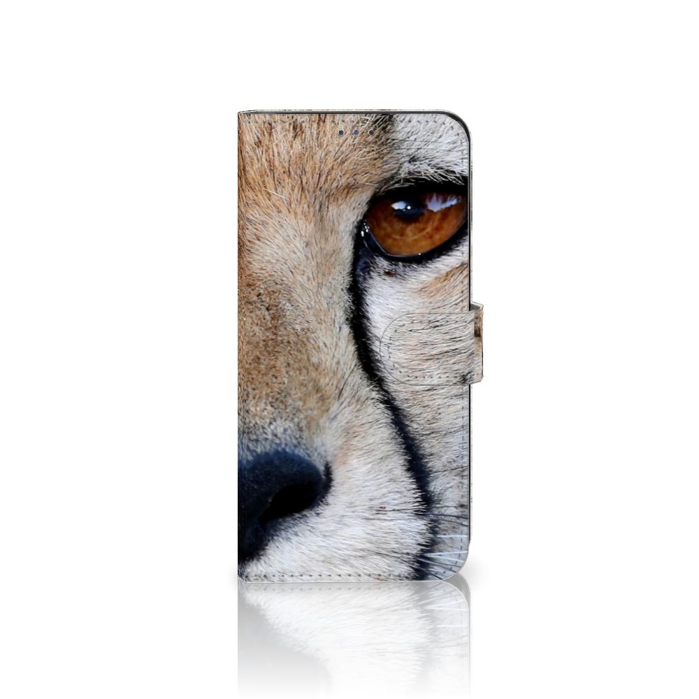 Afbeelding van Motorola Moto G22 Telefoonhoesje met Pasjes Cheetah met close-up van een cheeta gezicht.