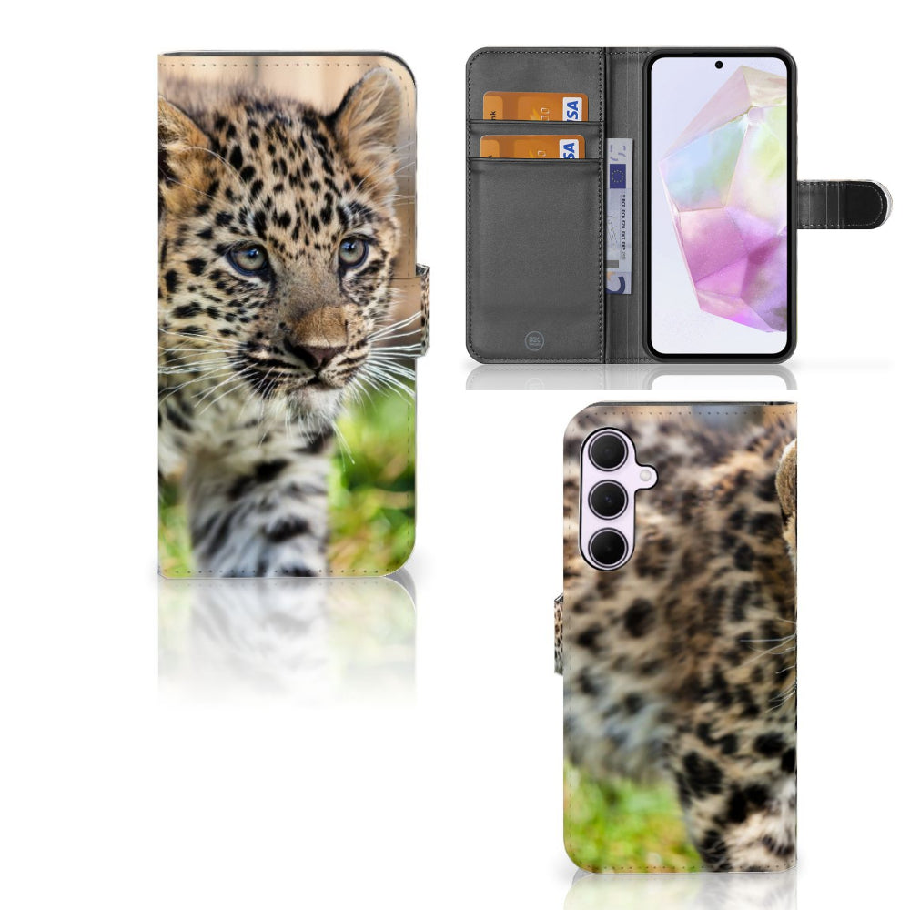 Samsung Galaxy A35 Telefoonhoesje met Pasjes Baby Luipaard
