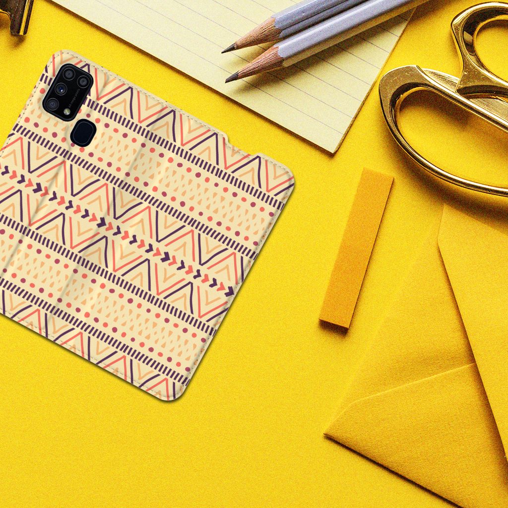 Samsung Galaxy M31 Hoesje met Magneet Aztec Yellow - B2C Telecom