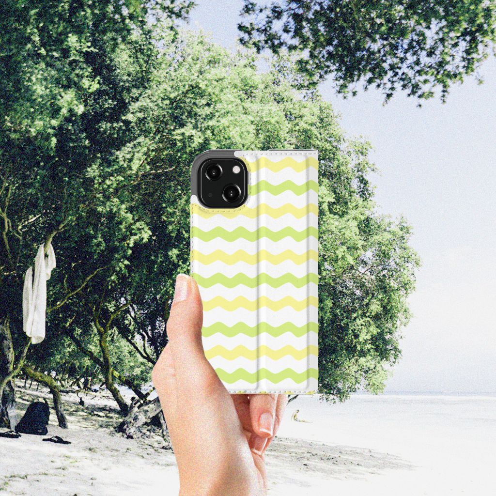iPhone 13 Hoesje met Magneet Waves Yellow