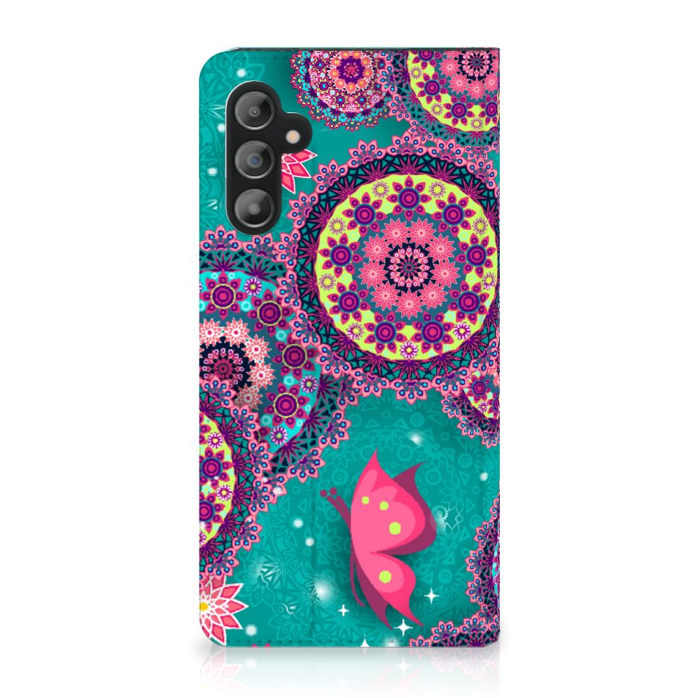 Samsung Galaxy A14 5G Bookcase Cirkels en Vlinders met kleurrijke cirkels en vlinders op een turquoise achtergrond.
