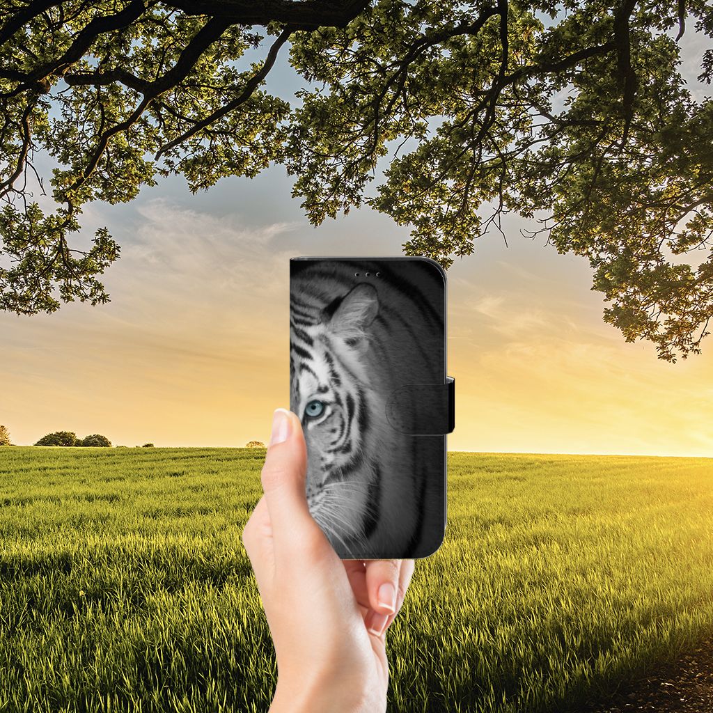 Apple iPhone 13 Telefoonhoesje met Pasjes Tijger