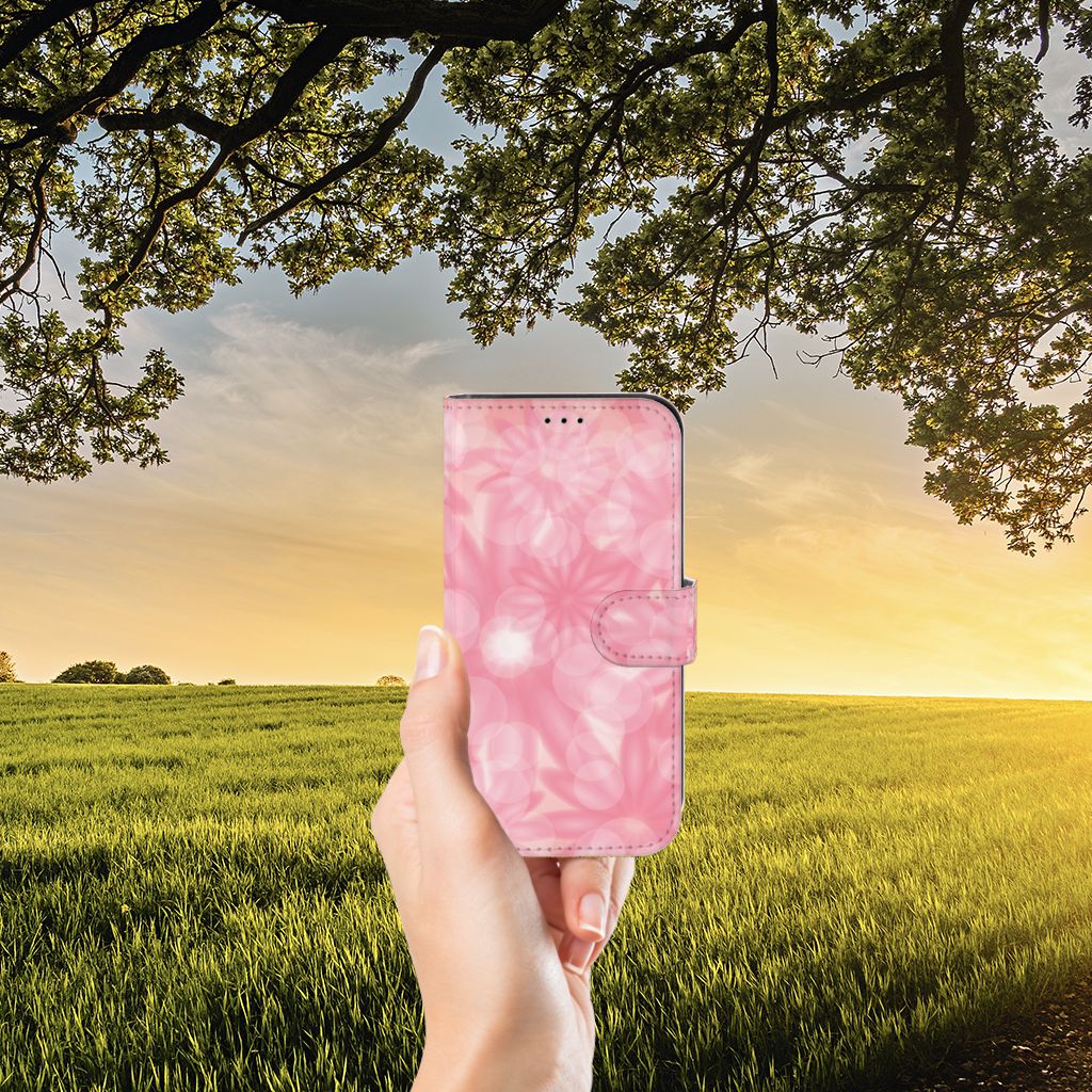 Apple iPhone 13 Hoesje Spring Flowers in hand, vibrant floral design against a sunrise background.