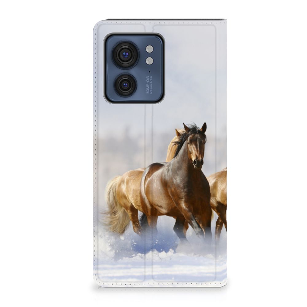 Motorola Edge 40 Hoesje maken Paarden met een prachtige afbeelding van rennende paarden.