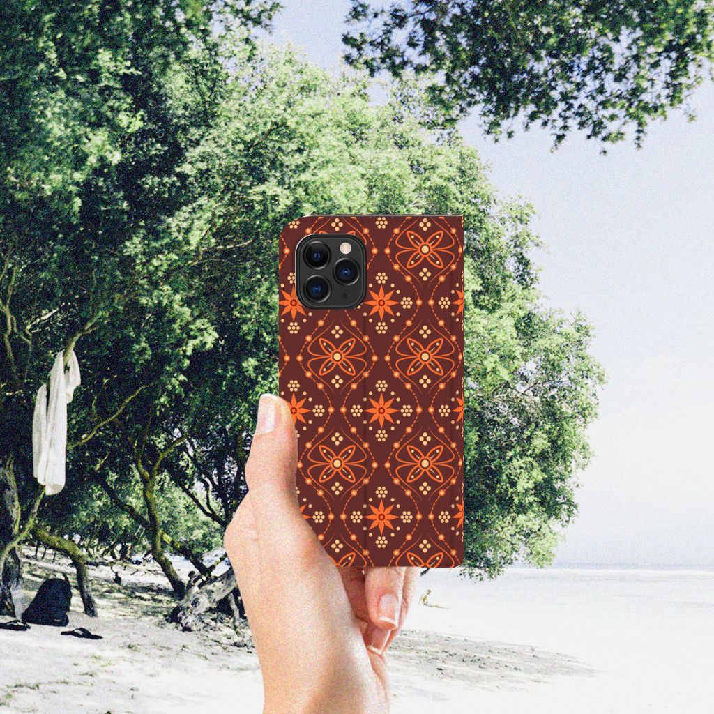 Apple iPhone 11 Pro Hoesje met Magneet Batik Brown