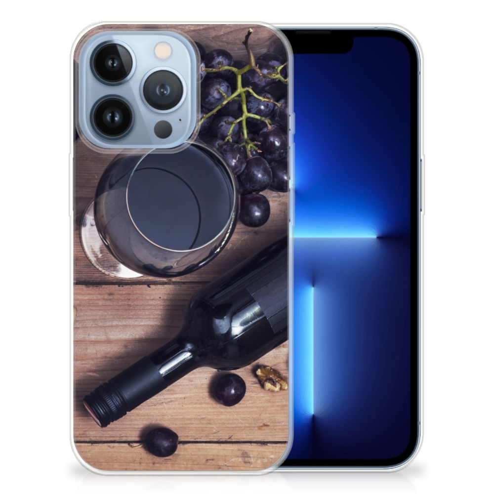 Apple iPhone 13 Pro Siliconen Case Wijn met wijnfles en druiven op een houten tafel