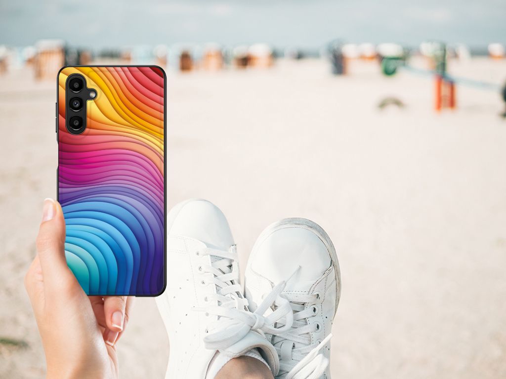 Backcover voor Samsung Galaxy A14 5G Regenboog in hand op het strand met sneakers.