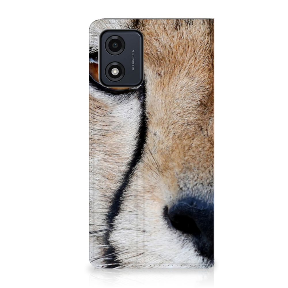 Motorola Moto E13 4G Hoesje maken Cheetah close-up design van een jachtluipaard gezicht.