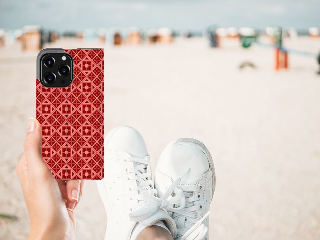iPhone 13 Pro Hoesje met Magneet Batik Rood - B2C Telecom
