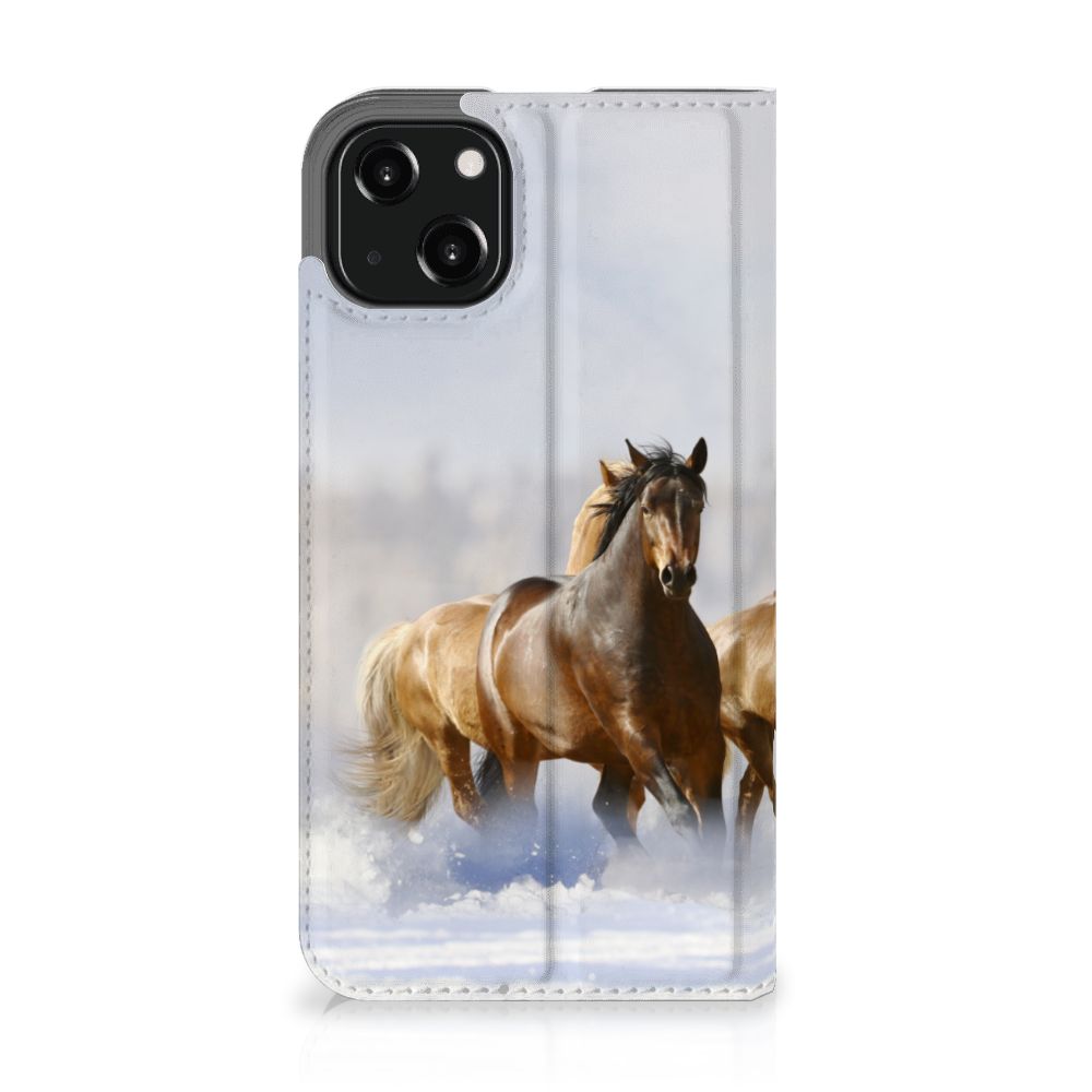 iPhone 13 Hoesje maken Paarden met een prachtig design van rennende paarden in de sneeuw.