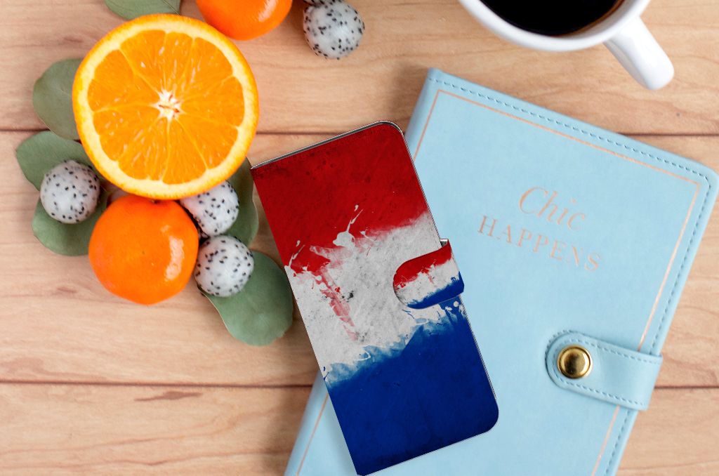 Samsung Galaxy A53 Bookstyle Case Nederland met artistieke Nederlandse vlag, op een tafel met fruit en een notitieboek.