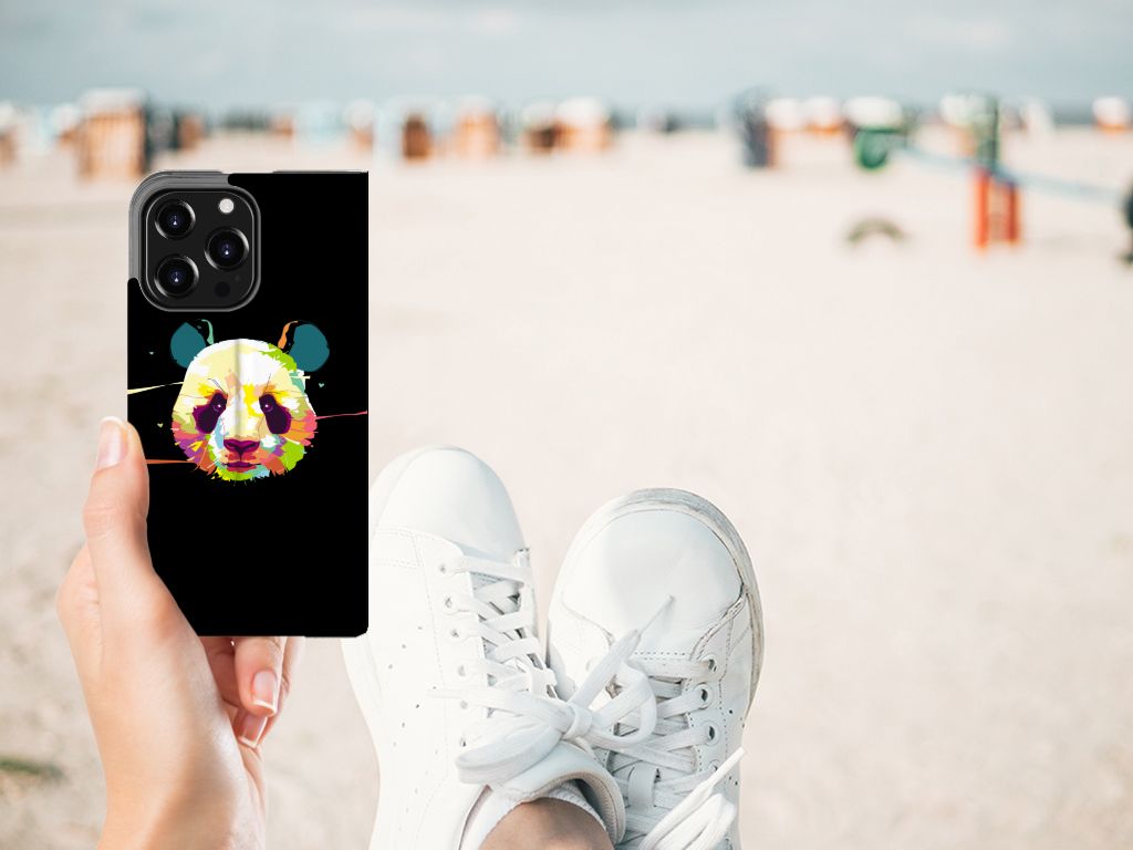 iPhone 13 Pro Magnet Case Panda Color met kleurrijk panda-ontwerp op het strand 🌊