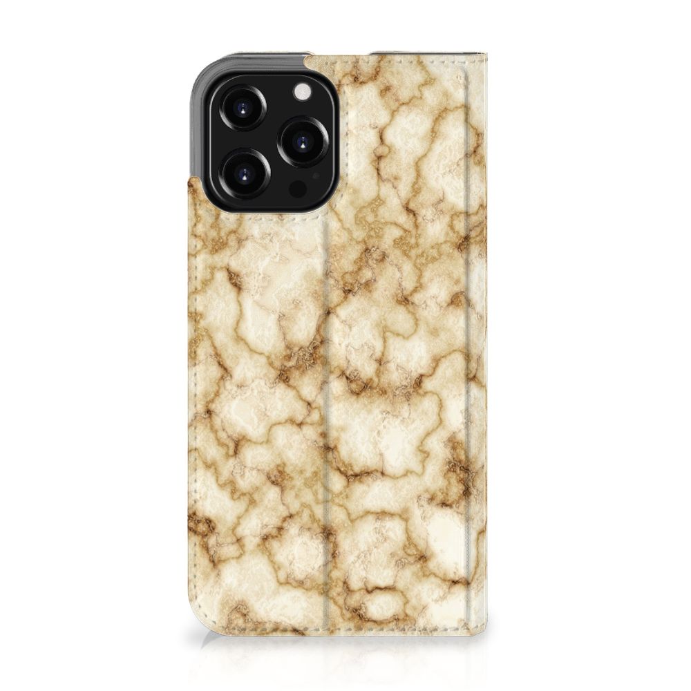 iPhone 13 Pro Max Standcase Marmer Goud met prachtig marmerdesign, stijlvol en elegant gold-marmereffect.
