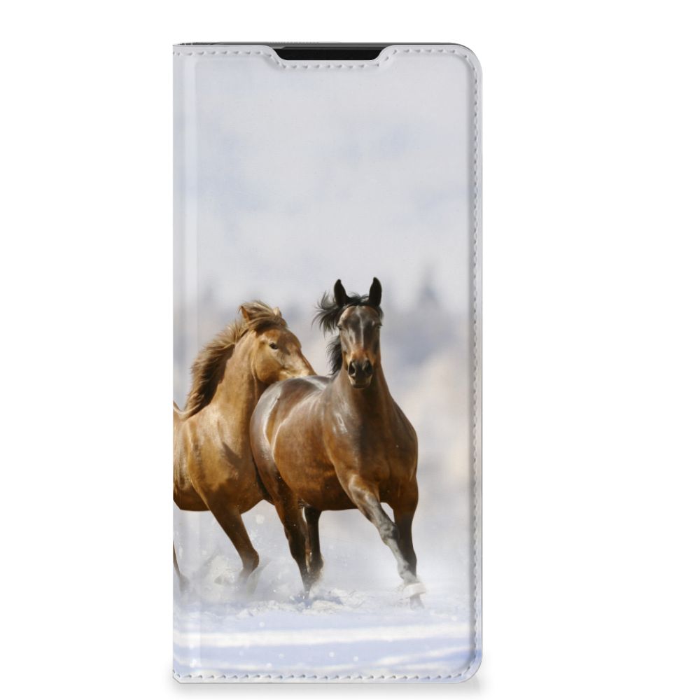 Samsung Galaxy S21 Ultra Hoesje maken Paarden met afbeelding van rennende paarden op een winterse achtergrond.