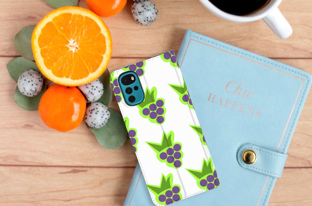 Motorola Moto G22 Flip Style Cover Druiven - B2C Telecom