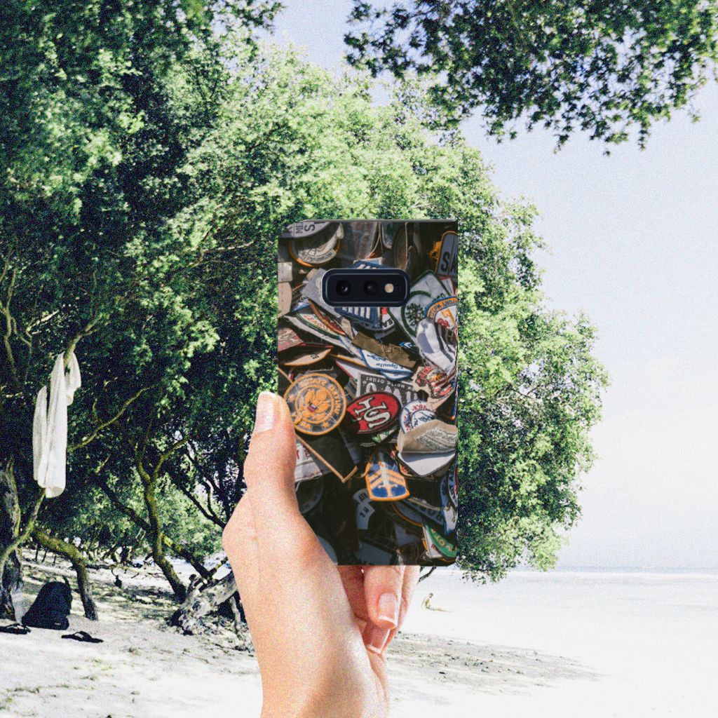 Samsung Galaxy S10e Stand Case Badges