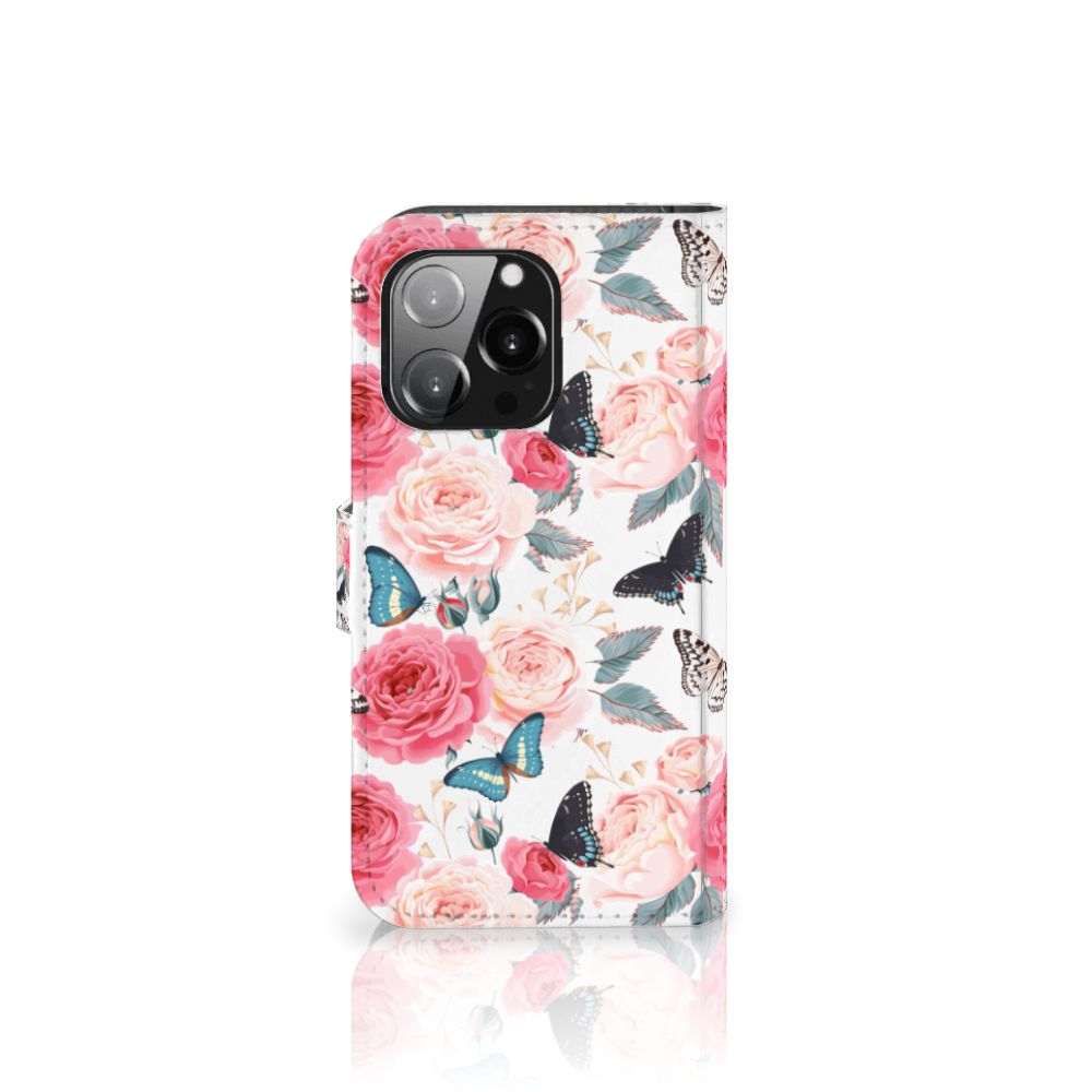 iPhone 13 Pro Hoesje Butterfly Roses met romantische rozen en vlinders 🦋, perfect voor liefhebbers van romantiek.