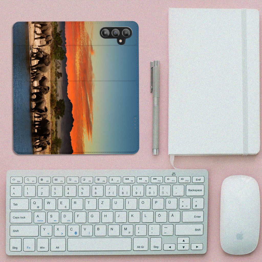 Samsung Galaxy A14 4G Hoesje maken Olifanten met een olifantenprint en een kleurrijke achtergrond.