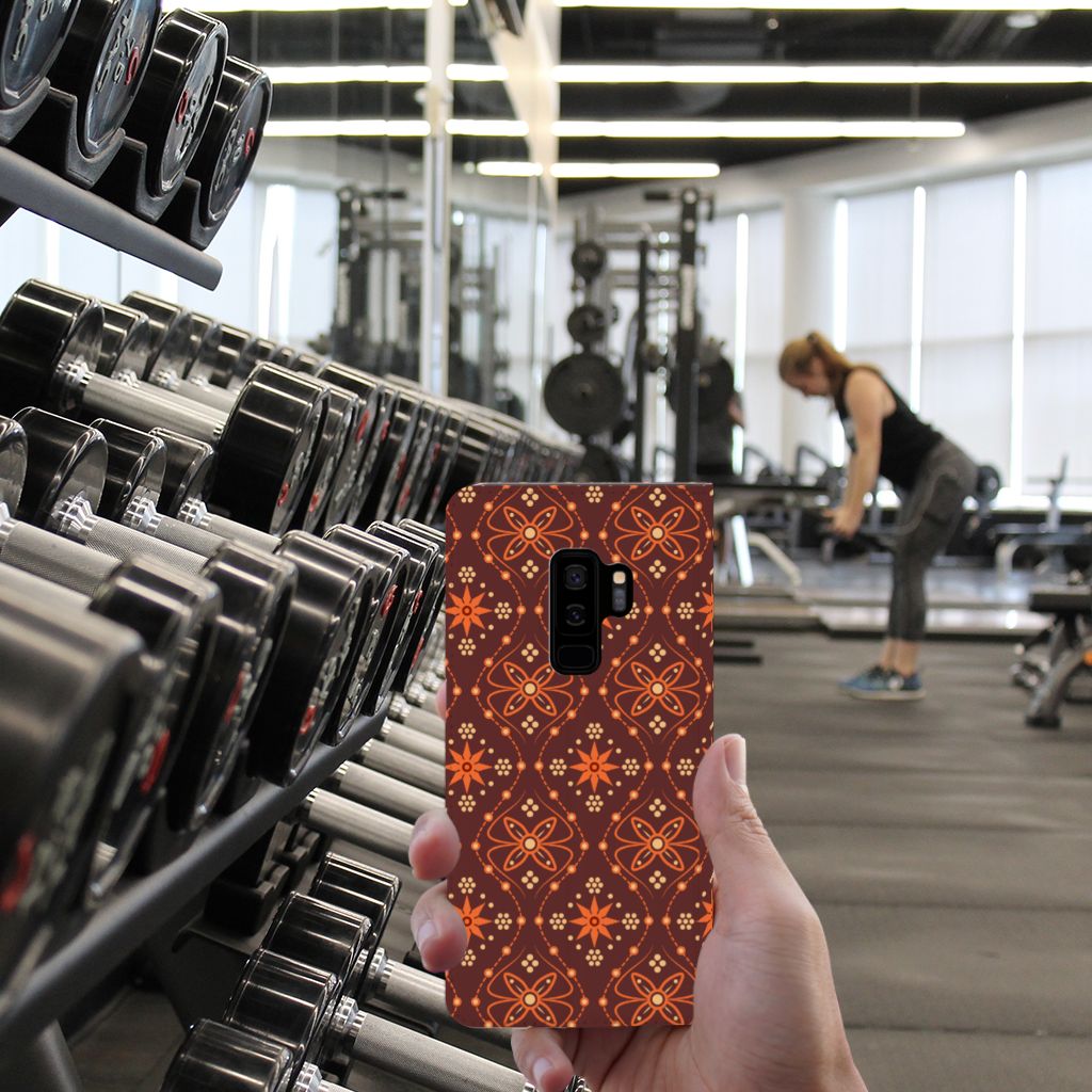 Samsung Galaxy S9 Plus Hoesje met Magneet Batik Brown