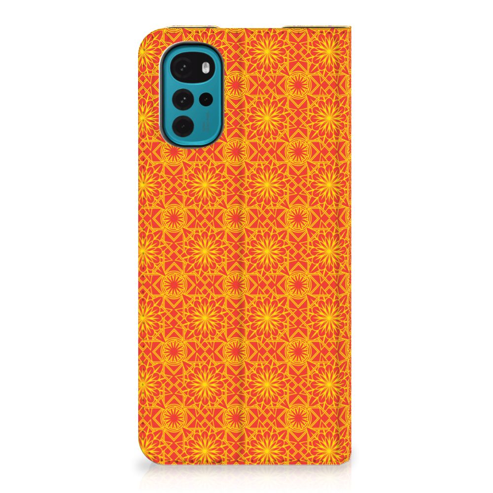 Motorola Moto G22 Hoesje met Magneet Batik Oranje - B2C Telecom