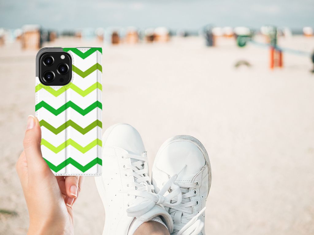 iPhone 13 Pro Hoesje met Magneet Zigzag Groen - B2C Telecom