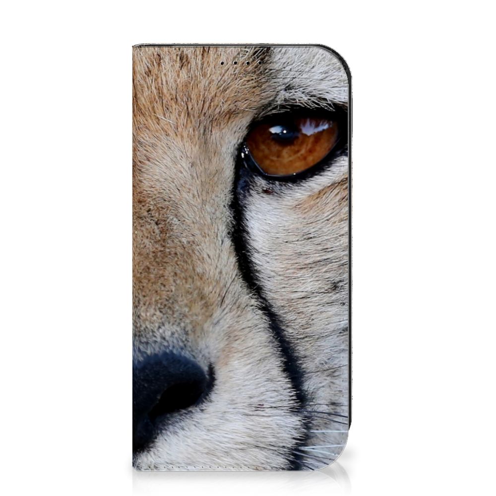iPhone 15 Pro Hoesje maken Cheetah met close-up van een cheetah's gezicht en ogen.