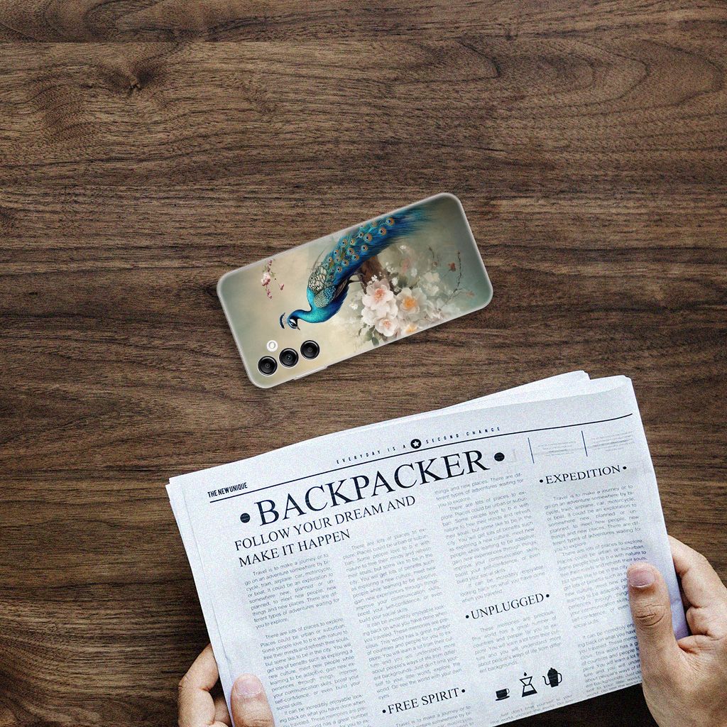 TPU Hoesje voor Samsung Galaxy A14 5G Vintage Pauwen op een houten tafel met een krant eronder.