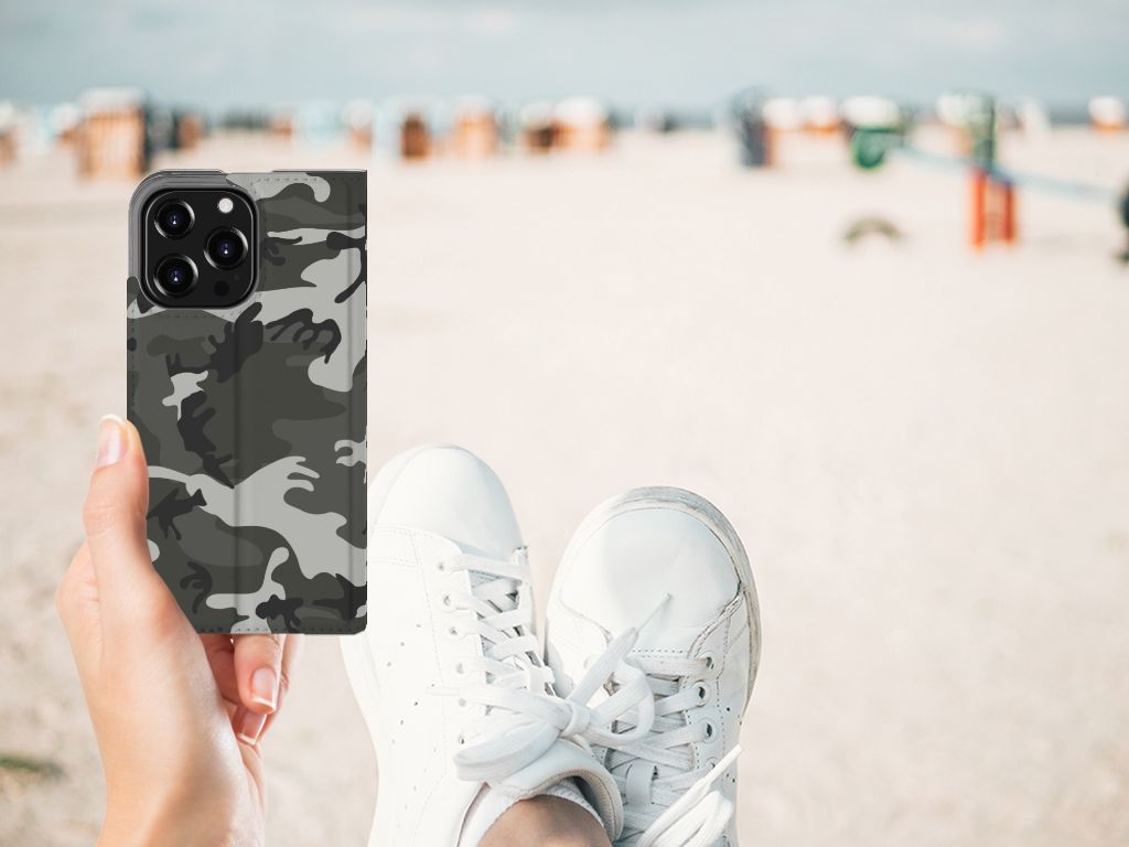 iPhone 13 Pro Hoesje met Magneet Army Light - B2C Telecom