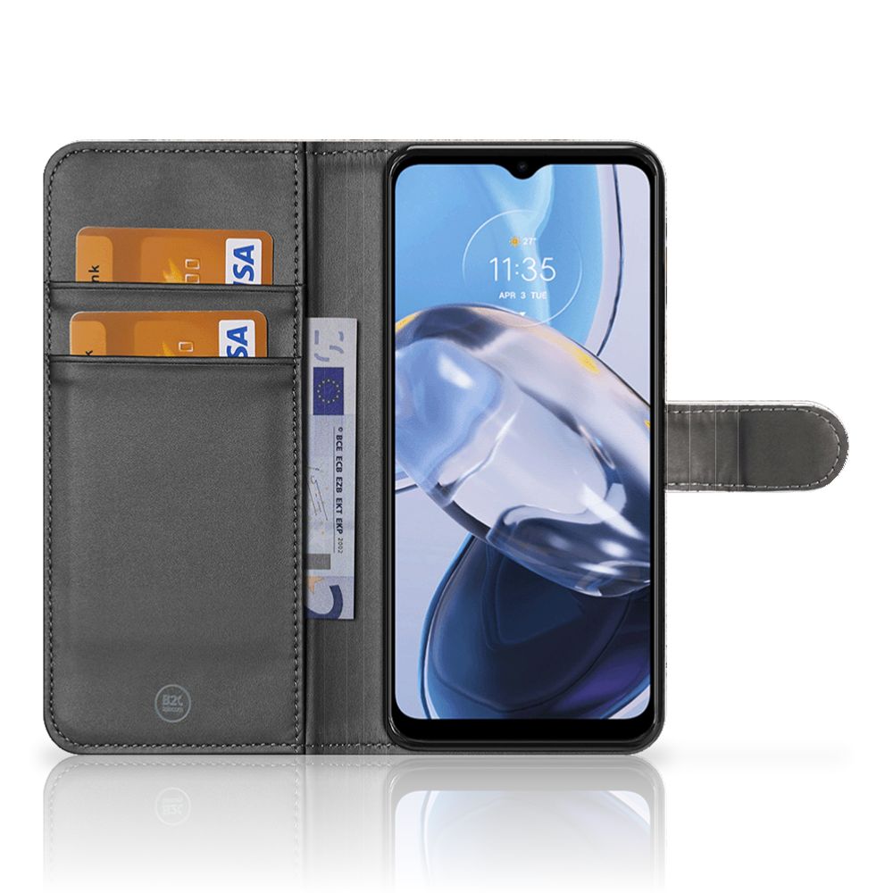 Motorola Moto E22 | E22i Telefoonhoesje met Pasjes Cheetah open met telefoon en pasjes.