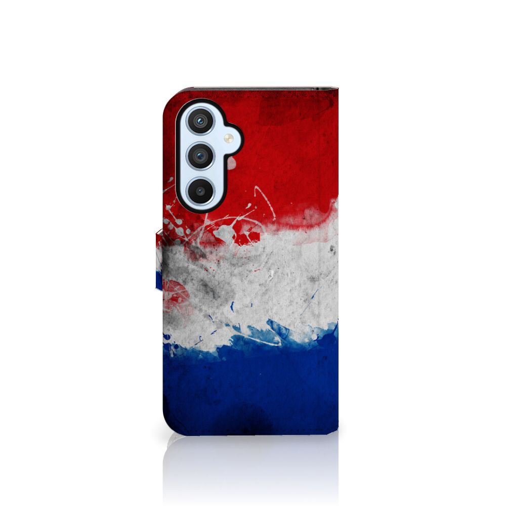 Samsung Galaxy A54 5G Bookstyle Case Nederland met artistiek ontwerp van de Nederlandse vlag.
