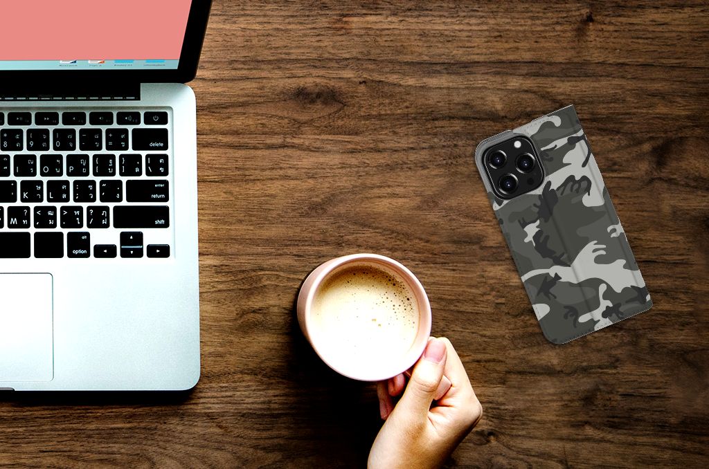 iPhone 13 Pro Hoesje met Magneet Army Light - B2C Telecom