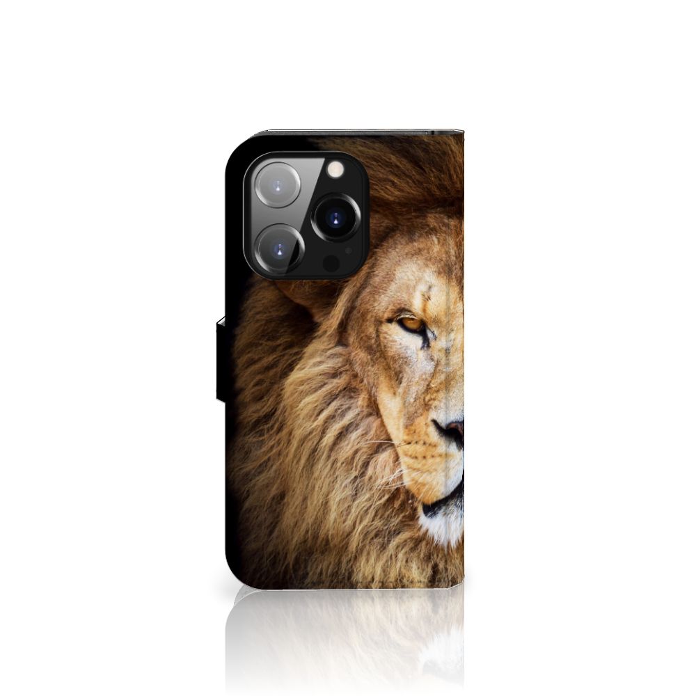 iPhone 14 Pro Telefoonhoesje met Pasjes Leeuw - Stoer design met krachtige leeuw afbeelding 🦁.